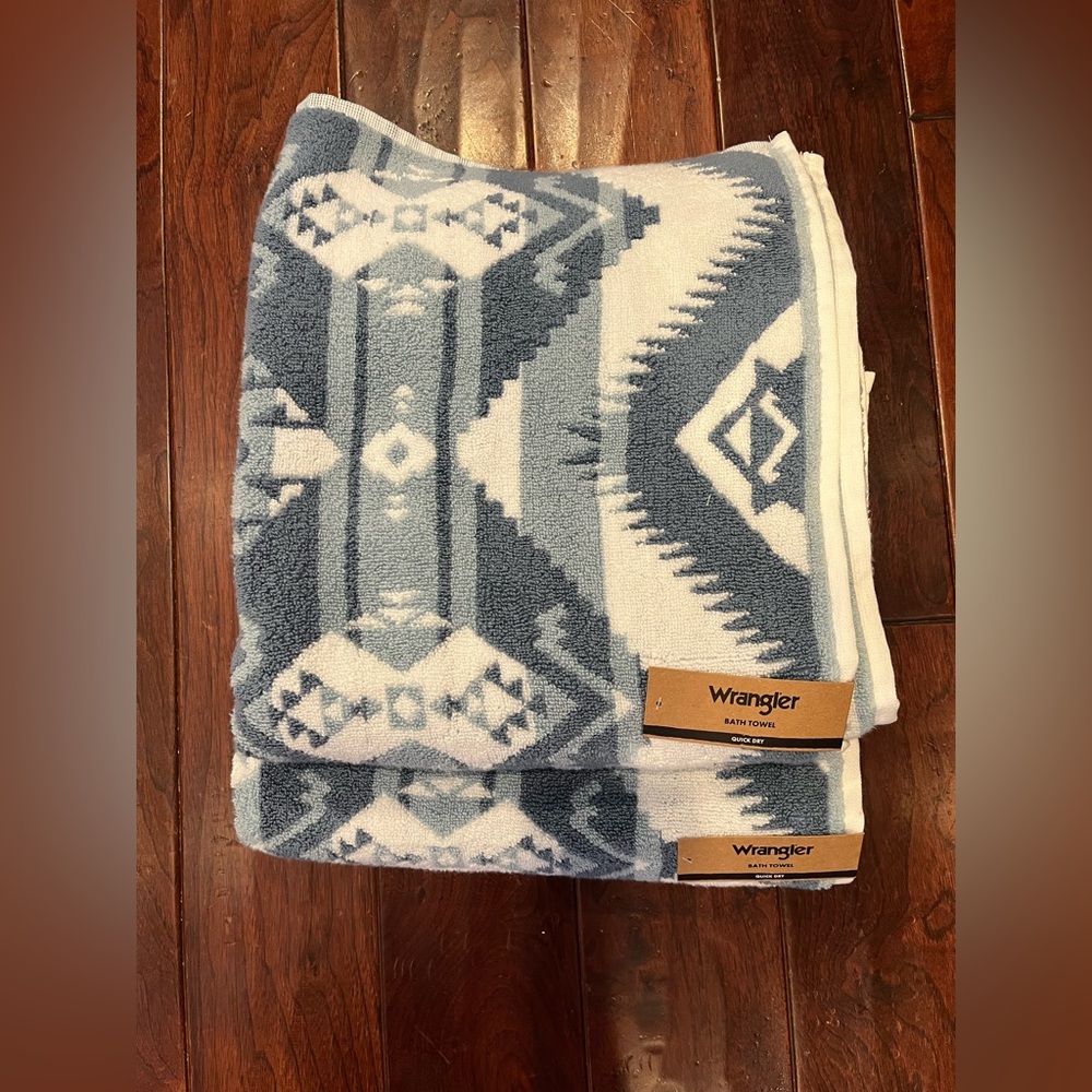 Set of 2 Wrangler Blue and White Geometric Quick Dry Bath Towels